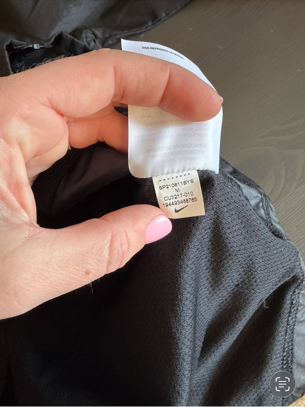 Nike Women's Black Hooded Running Windbreaker Jacket - Picture 6 of 8